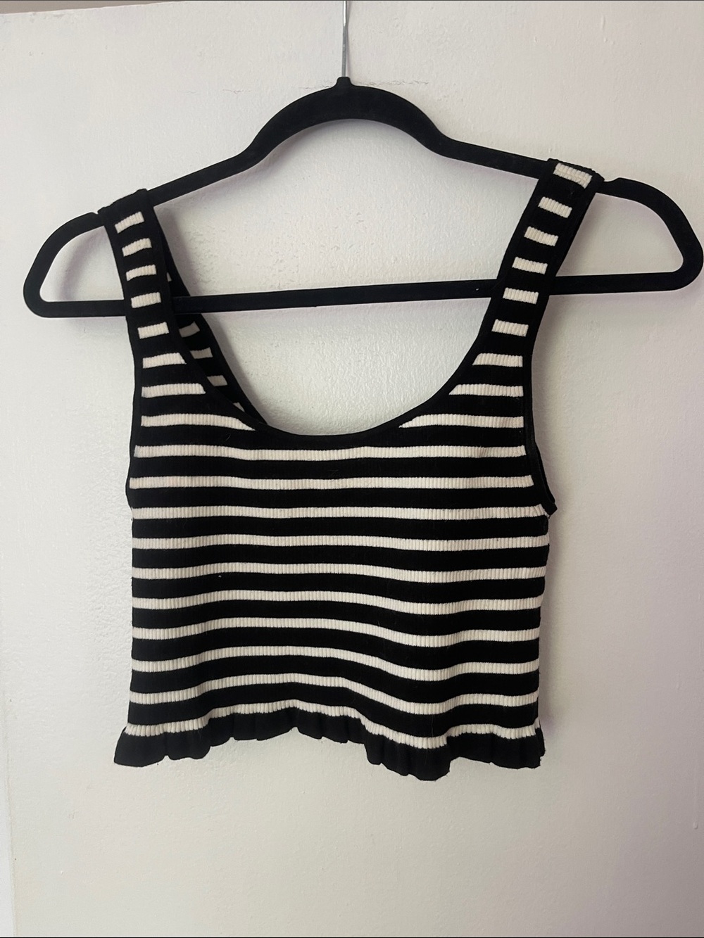Aritzia Wilfred Black and White Striped Ribbed Crop Top